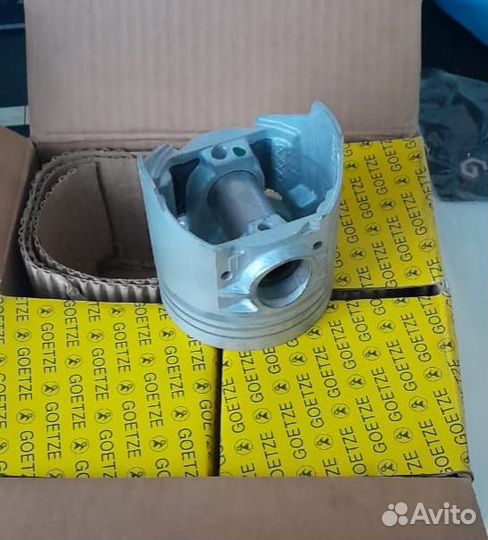 Поршни комплект с пальцами ваз 2103-1,5л. Goetze