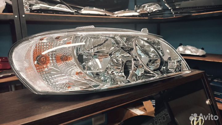 Фара Kia Spectra правая