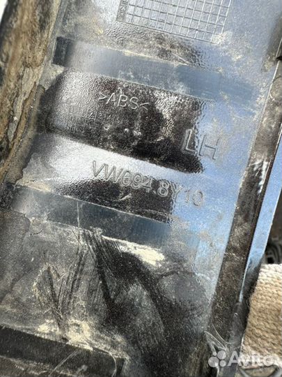 Накладка крыла передняя левая Volkswagen Touareg