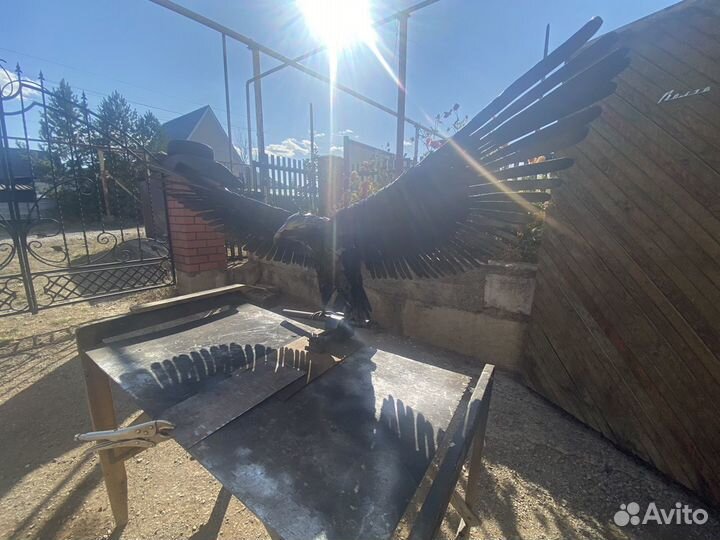 Птица из металла