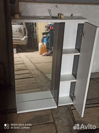 Полки с зеркалом для ванны