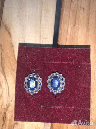 Серебрянные серьги с сапфиром