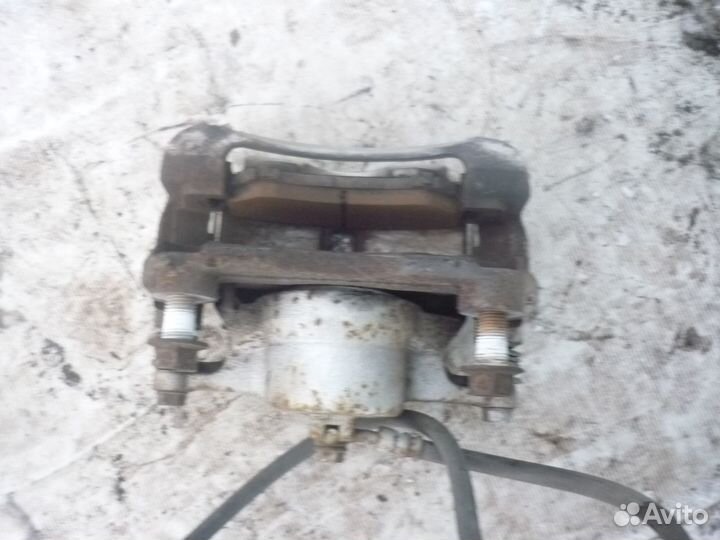 Суппорт тормозной передний Nissan X-Trail T31