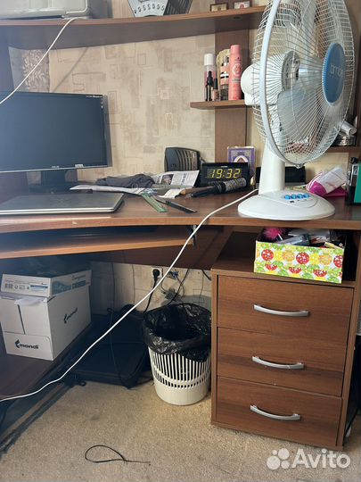 Компьютерный стол