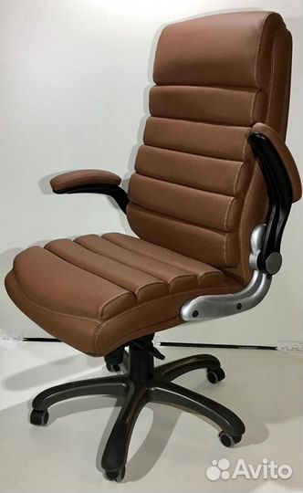 Офисное кресло