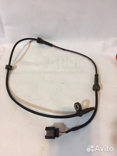 Датчик ABS передний правый на Infiniti Jx35 Qx60