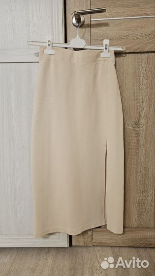 Юбка длинная бежевая с разрезом, 42/44 р, новая