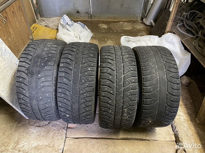 Bridgestone Ice Cruiser 7000 245/45 R17 96T