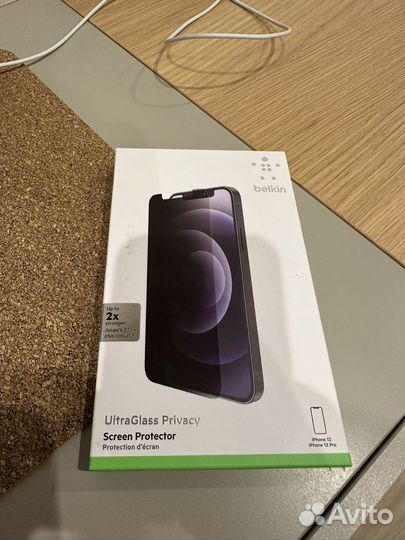 Защитное стекло на iPhone 12