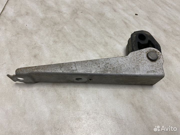 Кронштейн глушителя Skoda Fabia 2