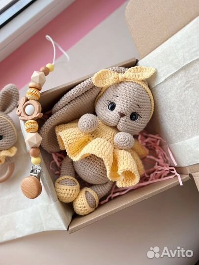 Вязаные зайчики, игрушки