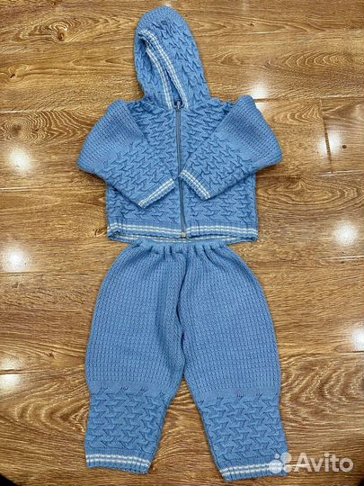 Костюм вязаный