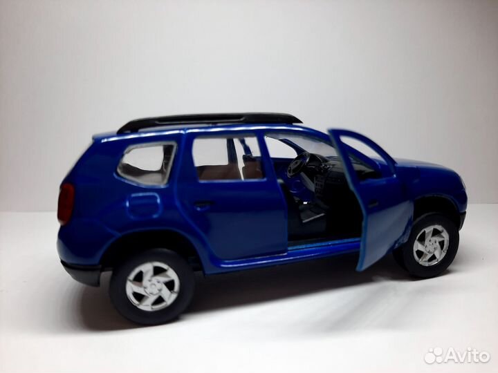 Модель Renault Duster Коллекционная машинка