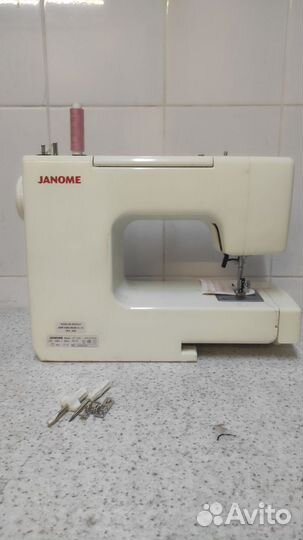 Швейная машина Janome