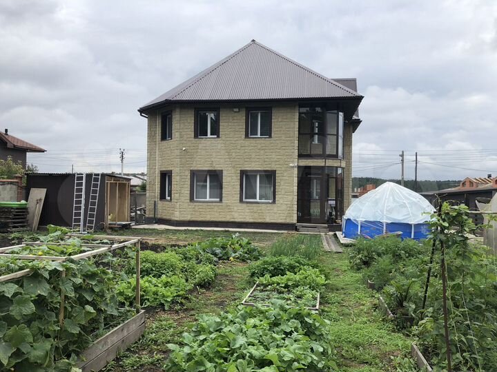 Коттедж 385 м² на участке 10 сот.