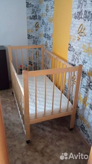 Детская кроватка и матрас