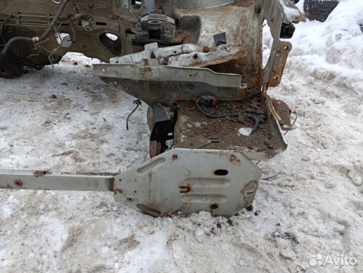 Передняя часть Ford Mondeo 3 2.0 2003