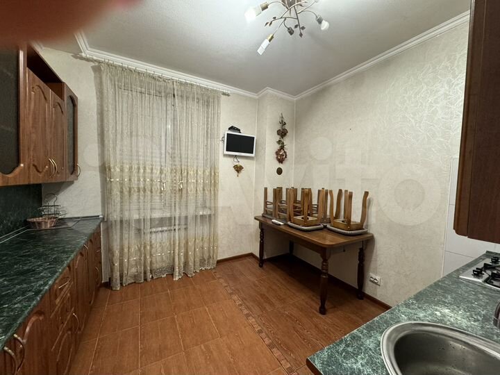 2-к. квартира, 65 м², 1/3 эт.