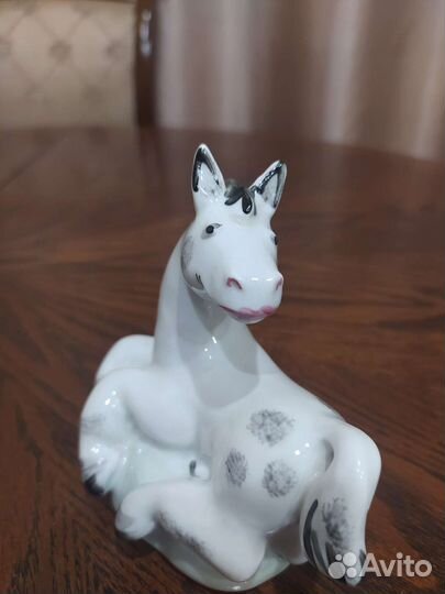 Фарфоровая статуэтка Лошадка Дулево СССР