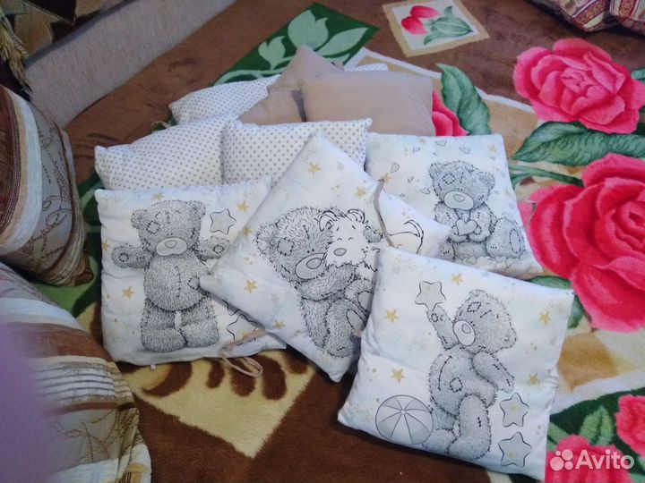 Детская кроватка с маятником