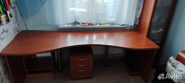 Письменный стол
