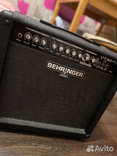 Комбоусилитель behringer VT30FX