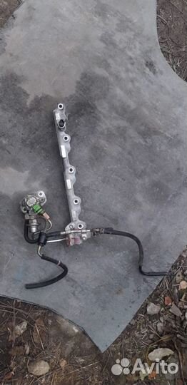 Топливная рампа Тойота Авенсис/Рав4