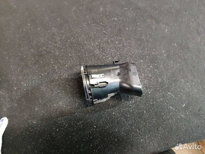 Дефлектор обдува салона правый Mercedes-Benz C219