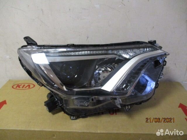 Фара правая Toyota RAV4