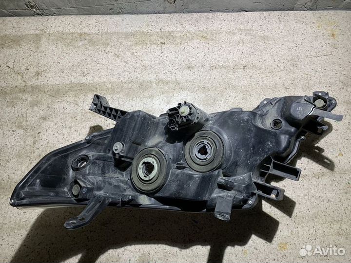 Фара Toyota Land Cruiser Prado