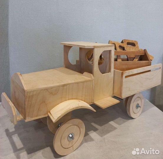 Деревянная машинка