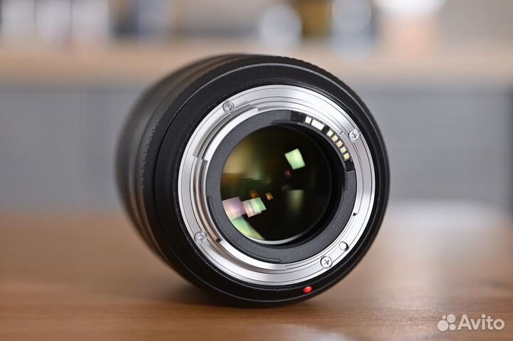 Canon EF 85mm f/1.4L IS USM