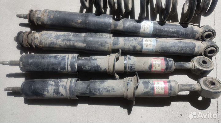 Комплект амортизаторов и пружин на Toyota LC 200