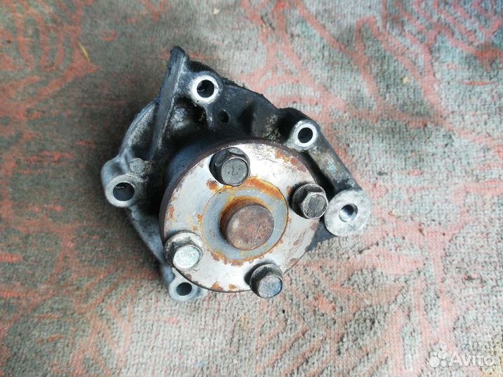 Помпа водяная Митсубиси Паджеро Мини 2