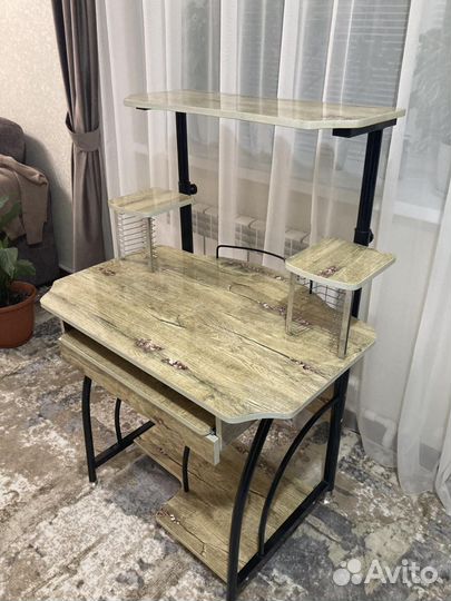 Компьютерный стол