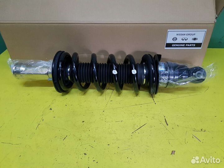 Амортизатор левый Nissan Patrol Y62 561011LB2A