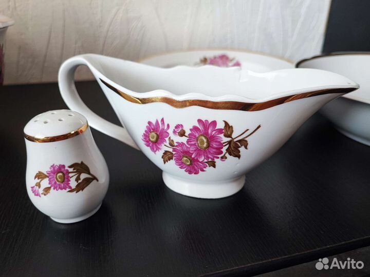 Набор столовой посуды (сервиз)