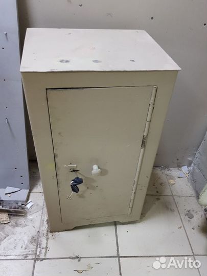 Сейф металлический