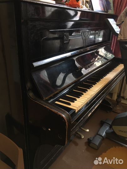 Пианино J Becker