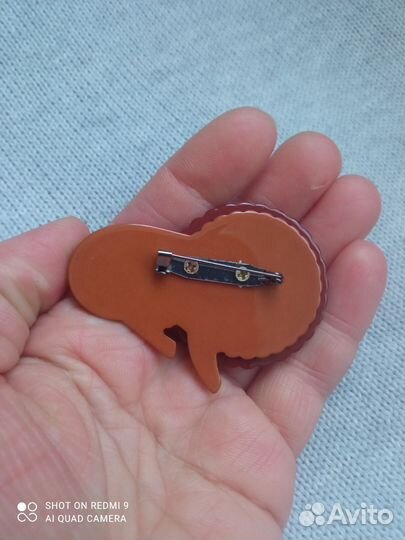 Брошь Значок Новый