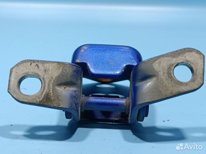 Петля двери передней правой для Mazda 3 2003-2009