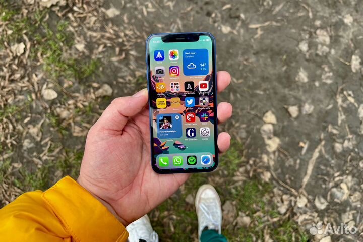 iPhone 12, 64 ГБ