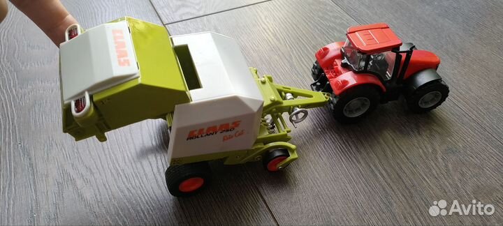 Трактор игрушка Claas комбайн Bruder rollant 250