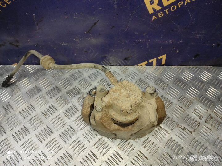 Суппорт передний правый Renault Fluence седан 1.6