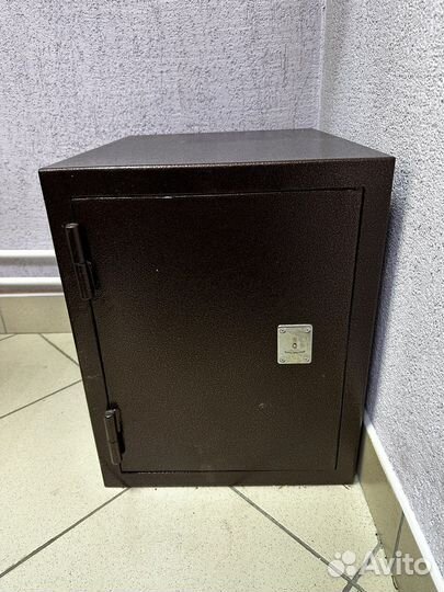 Сейф металический