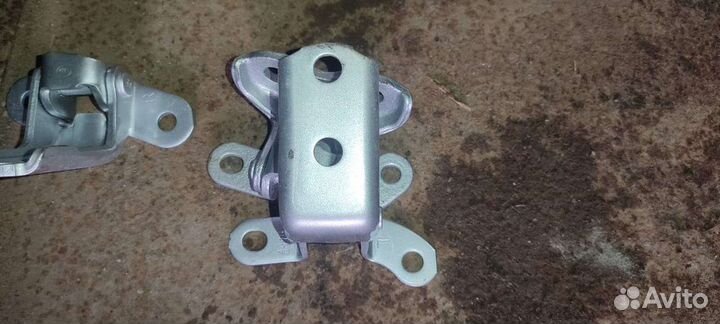 Петли от Toyota Corolla