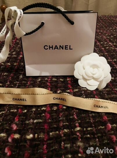 Пакеты, коробочки и ленты Chanel