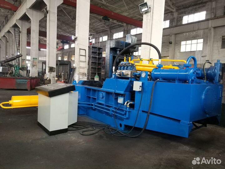 Пакетировочный пресс для металлолома