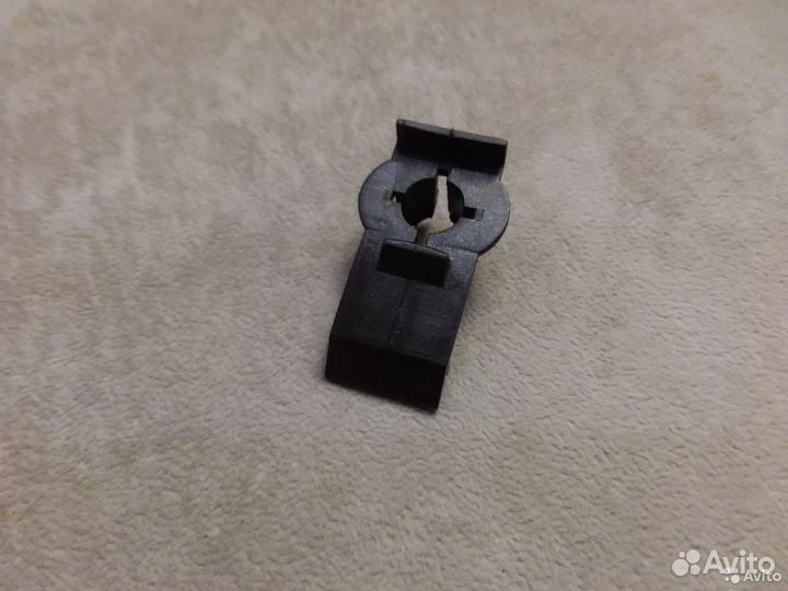 Фиксатор крепления переднего стекла BMW X5 e53