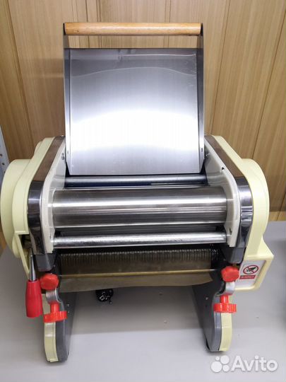 Тестораскатка-лапшерезка настольная